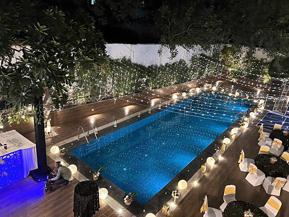 Vibe By The LaLiT Traveller