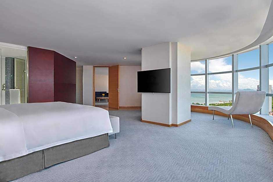 Photo 1 of 4 of Junior 1 King Bed Suite, Sea View, High Floor