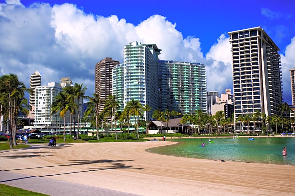 Waikiki Marina Resort at the Ilikai