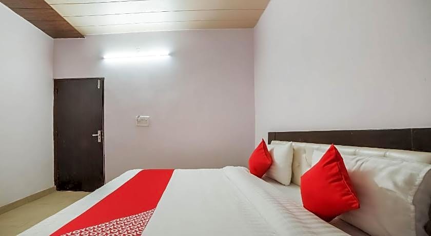 OYO 70893 KL Khari Inn