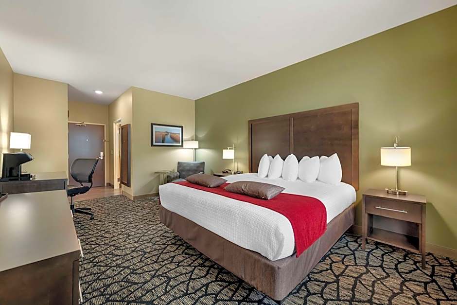 Best Western Plus Lakeview Hotel