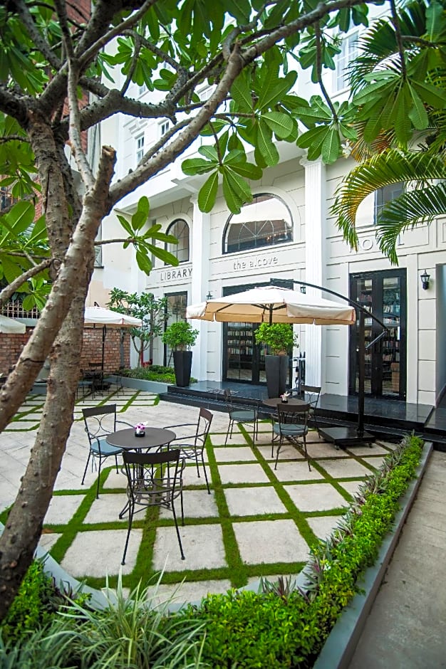 The Alcove Library Hotel