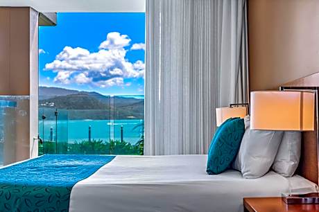 Executive One-Bedroom Apartment with Ocean View and Private Pool