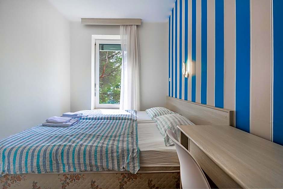 Maestral Residence