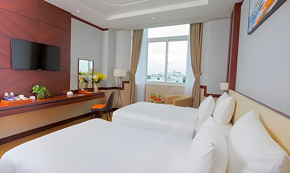 Van Phat Riverside Hotel