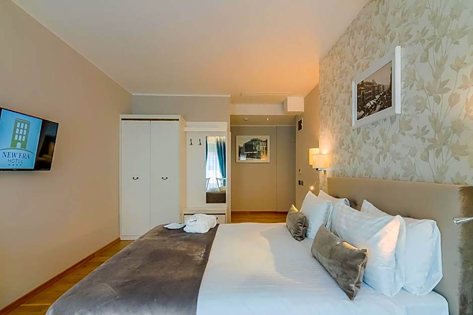 New Era Hotel Old Town - Covered paid parking within 10 minutes walk