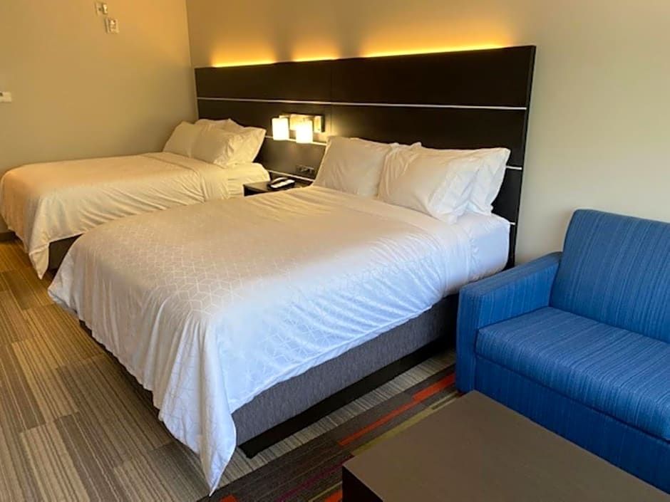 Holiday Inn Express & Suites - Warrensburg North