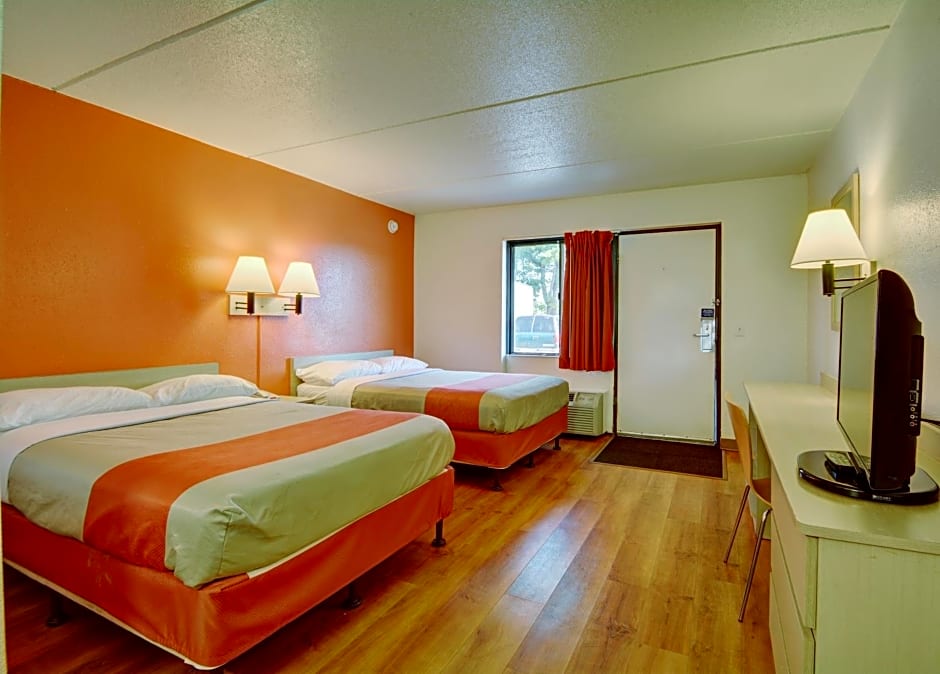 Motel 6-Chicopee, MA - Springfield