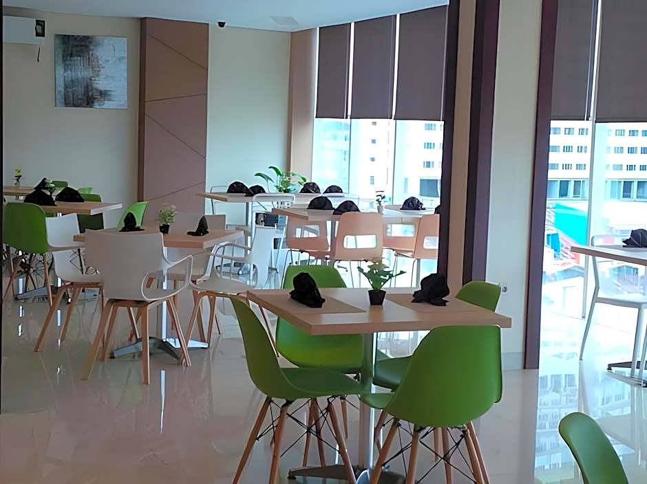 Max Hotel – Makassar, CA