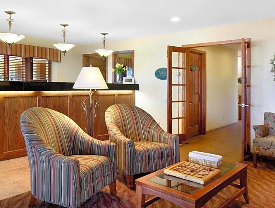 Quality Inn & Suites Detroit Lakes