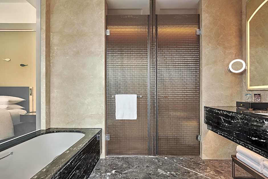 Hilton Yancheng