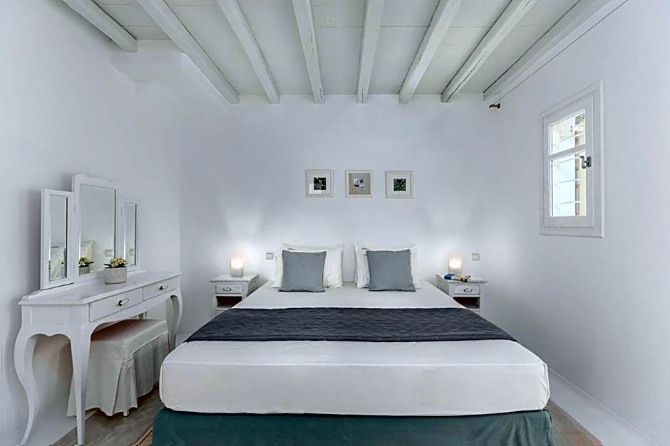 Photo 1 of 11 of Junior Suite, Pool View