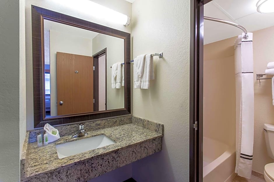 AmericInn by Wyndham Calumet