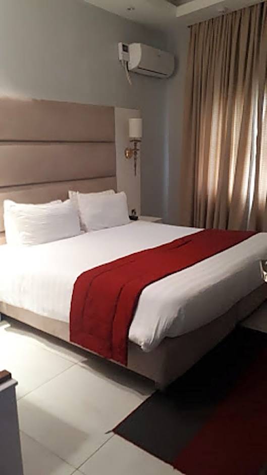 Glee Hotel