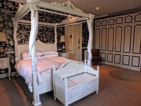 Suite-Ensuite-Four Poster