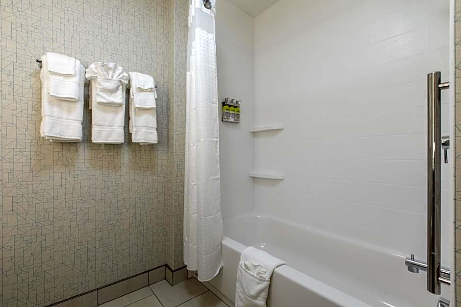 Holiday Inn Express & Suites Greenville S - Piedmont By IHG