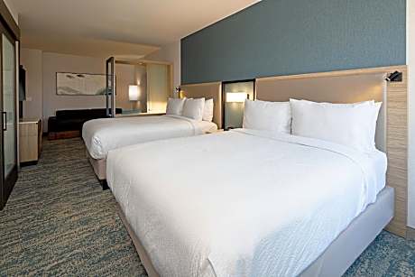 Suite with Two Queen Beds and Trundle Bed - Hearing Accessible