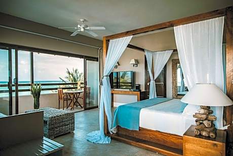 Honeymoon Suite Nefertiti