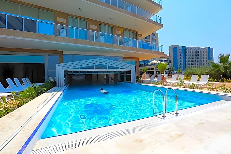 Charisma De Luxe Hotel