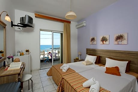 Double or Twin Room with Sea View