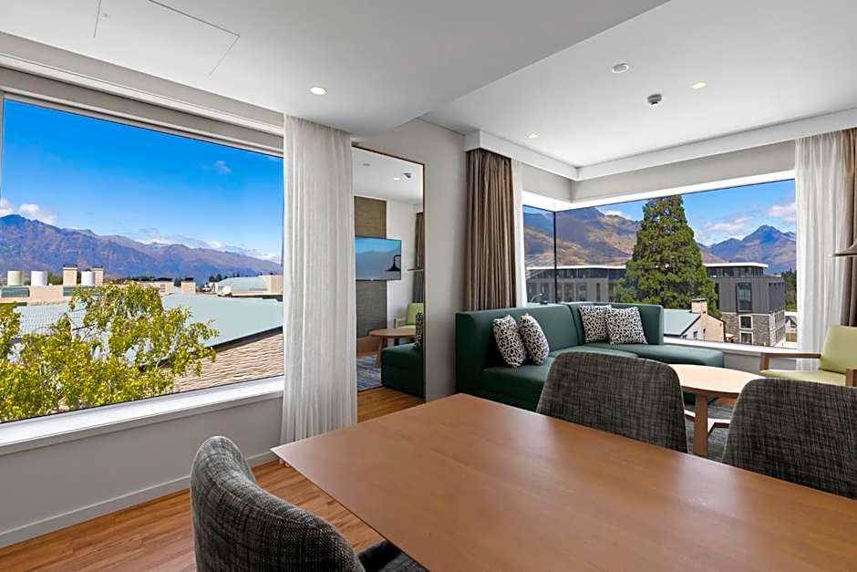 Holiday Inn Express And Suites Queenstown By IHG