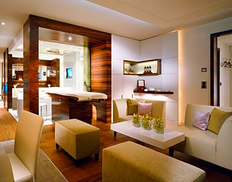 Suite, 1 King Bed, Corner