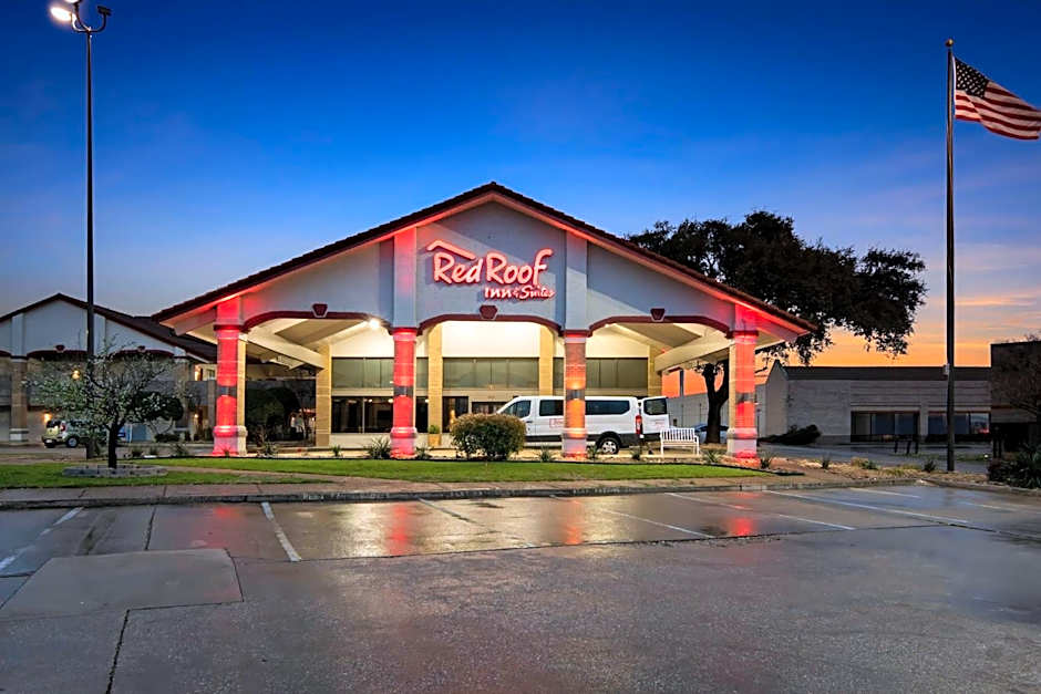 Red Roof Inn & Suites Irving - DFW Airport South