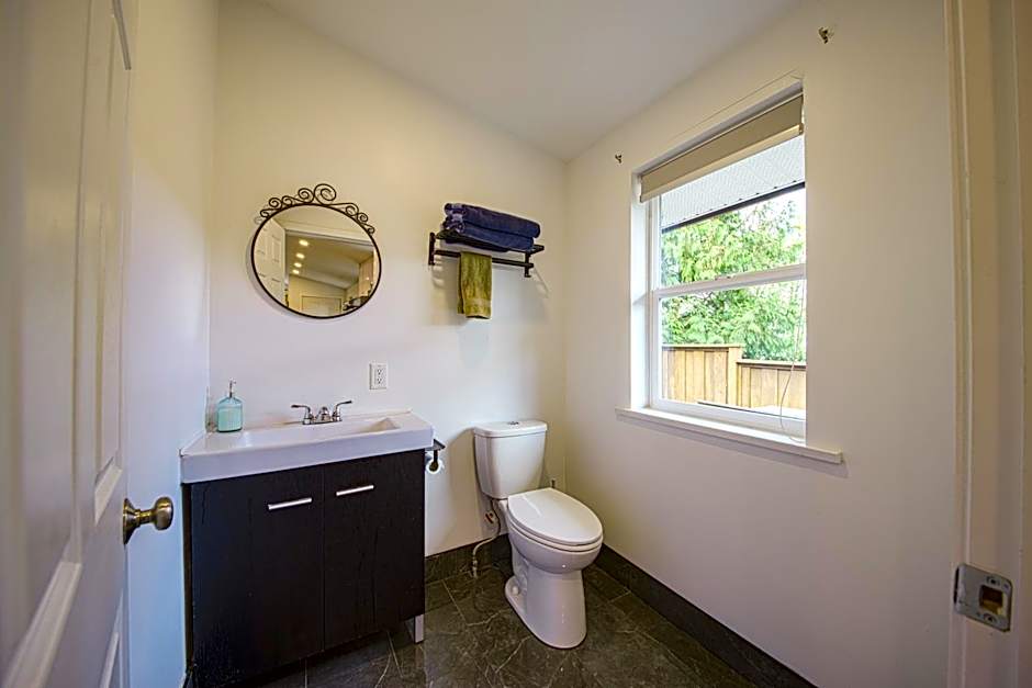 The Lions Self Contained Suite, Shared Pool, Hot Tub, Views