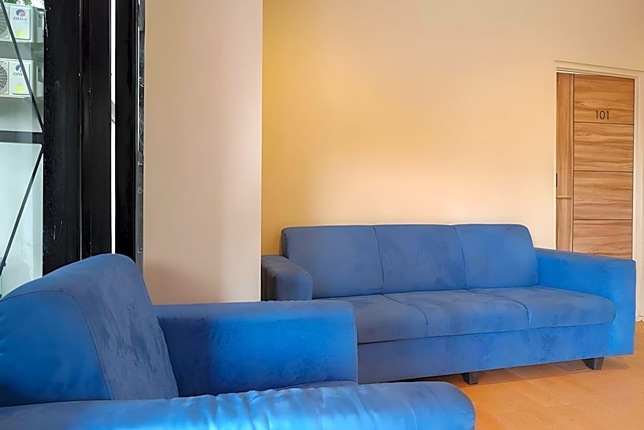 RedDoorz @ Jalan Kartini Semarang