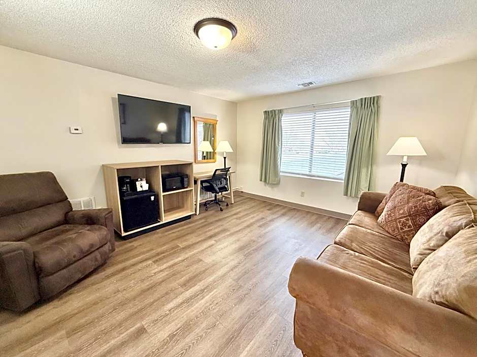 Super 8 by Wyndham Salina/Scenic Hills Area