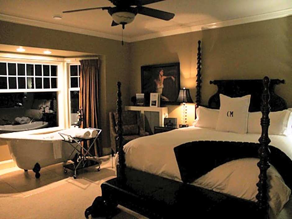 Crown Mansion Boutique Hotel & Villas