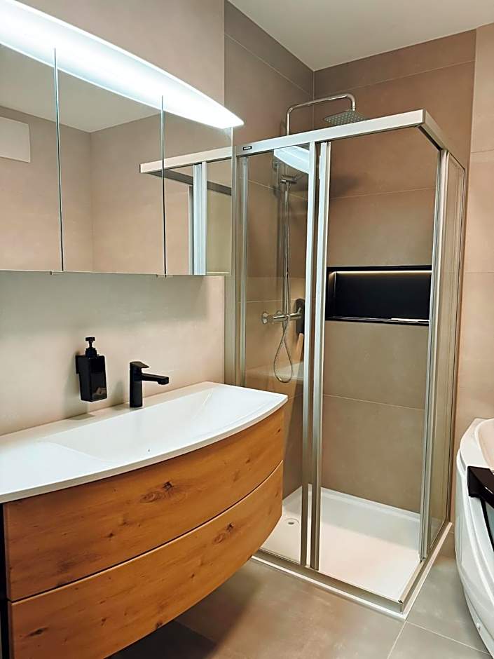 F Hotel 24h Check-In