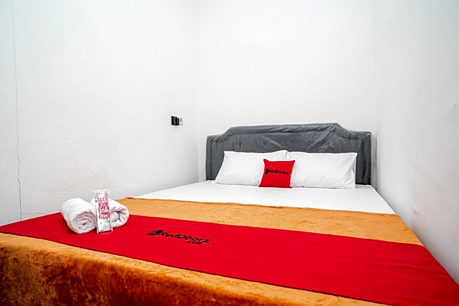 RedDoorz @ Aralia Harapan Indah