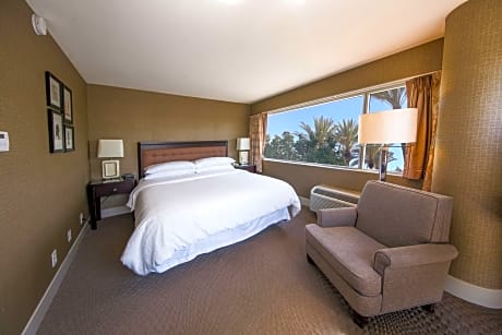 Junior Suite, 1 King Bed, Corner
