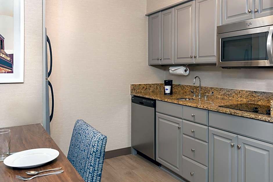 Hampton Inn & Suites Charlottesville at the University