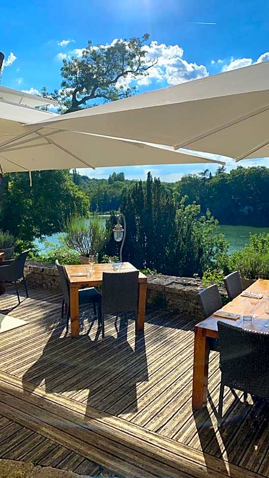 Logis Hotels Domaine du Chatelard