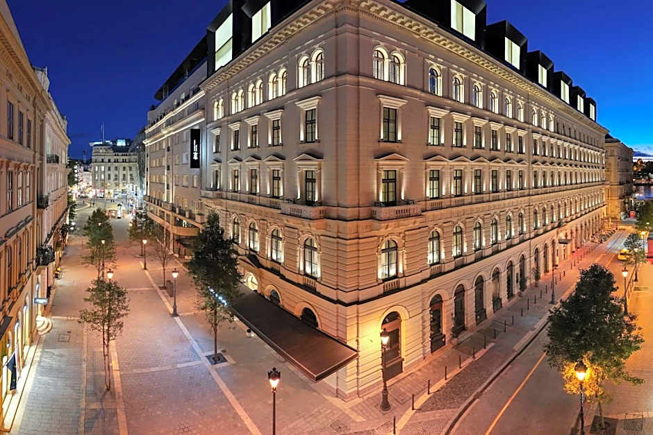Dorothea Hotel, Budapest, Autograph Collection