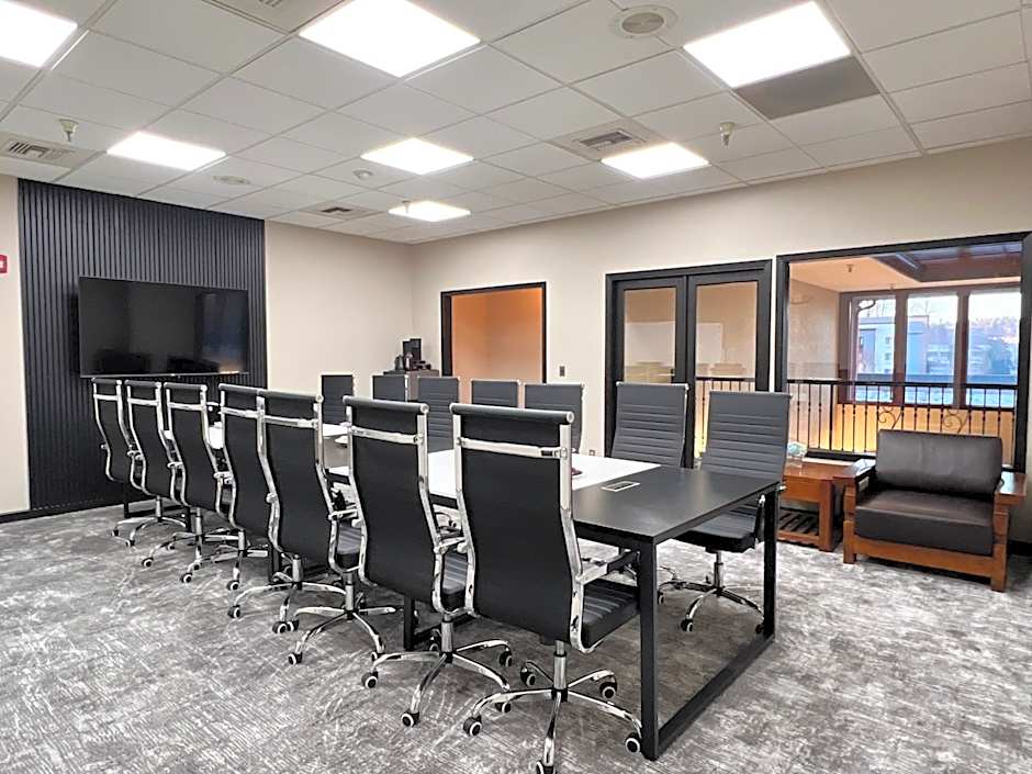 Ramada by Wyndham Tukwila Southcenter
