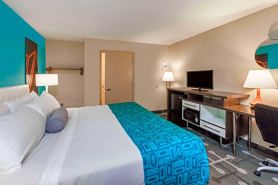 Howard Johnson by Wyndham Romulus Detroit Metro Airport