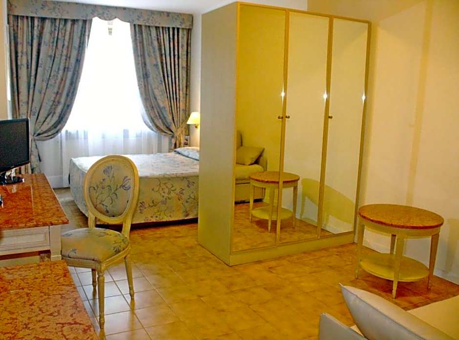 Photo 1 of 5 of Triple Room