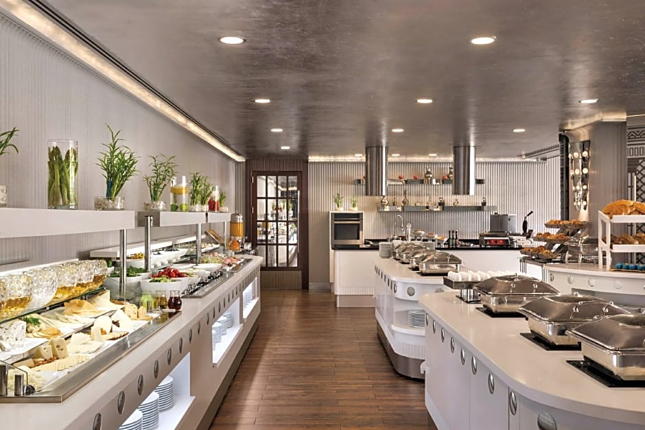 Wyndham Grand Istanbul Kalamis Marina Hotel