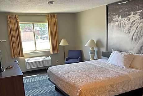 1 King Bed Non-Smoking