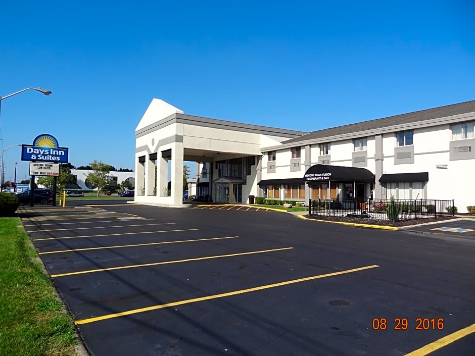 Days Inn & Suites by Wyndham Columbus East Airport