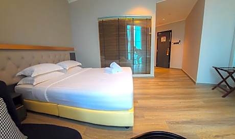 Abell Deluxe King View Room