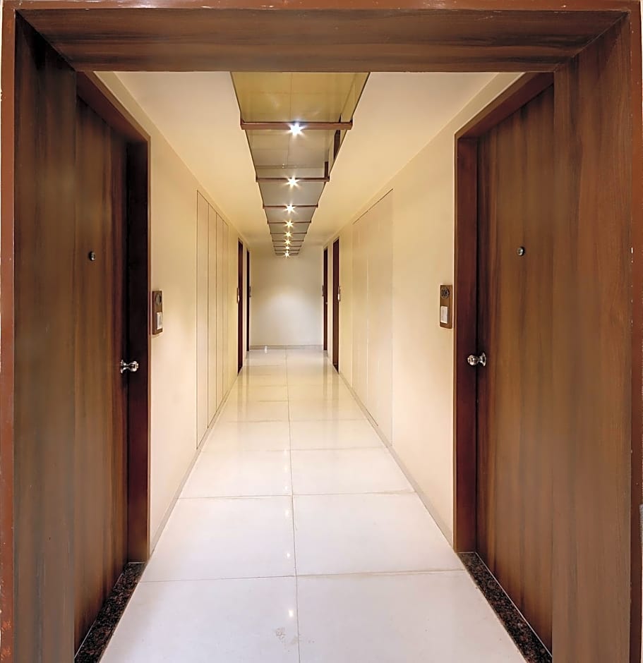 Hotel Shreeji Vatika, Airport Road