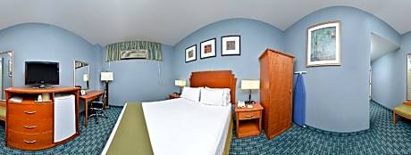 Queen Mobility Accessible Tub Non-Smoking