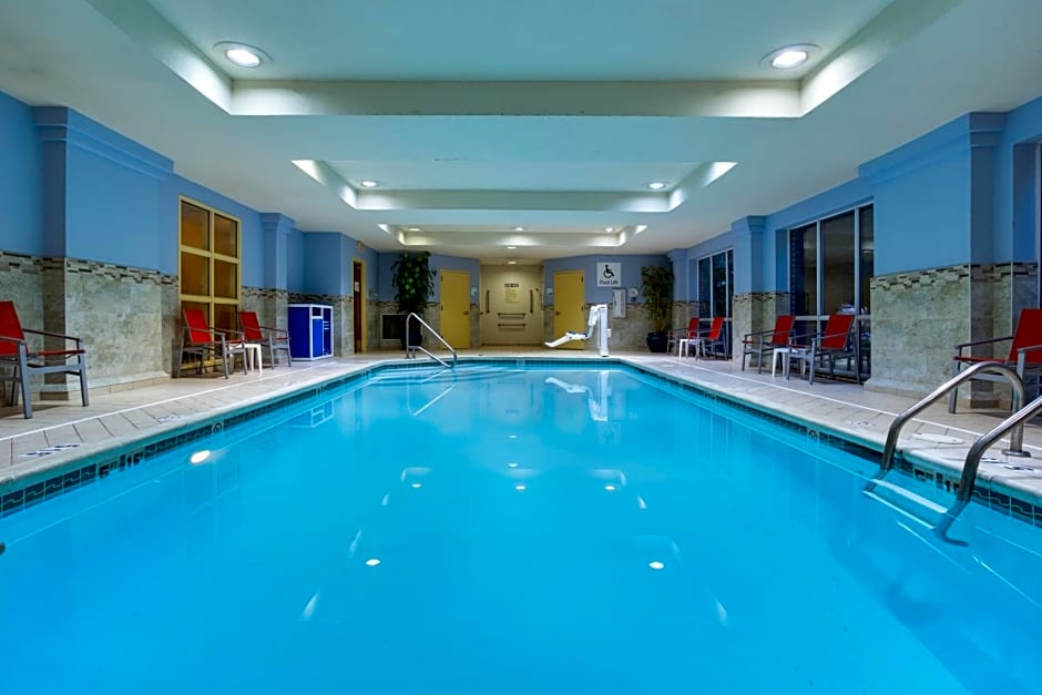 Holiday Inn Express Tower Center New Brunswick By IHG