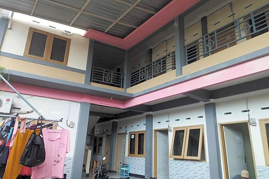 OYO Life 93403 Penginapan Adinda