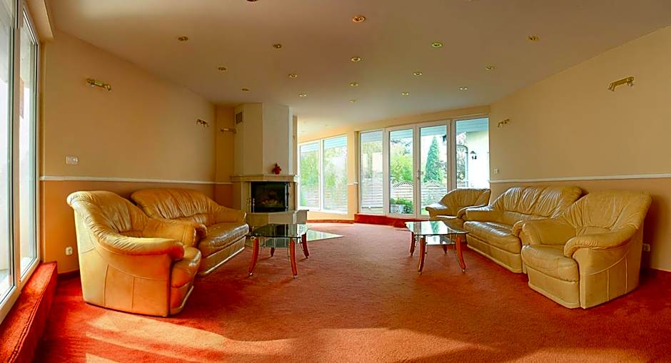 Két Korona Konferencia és Wellness Hotel