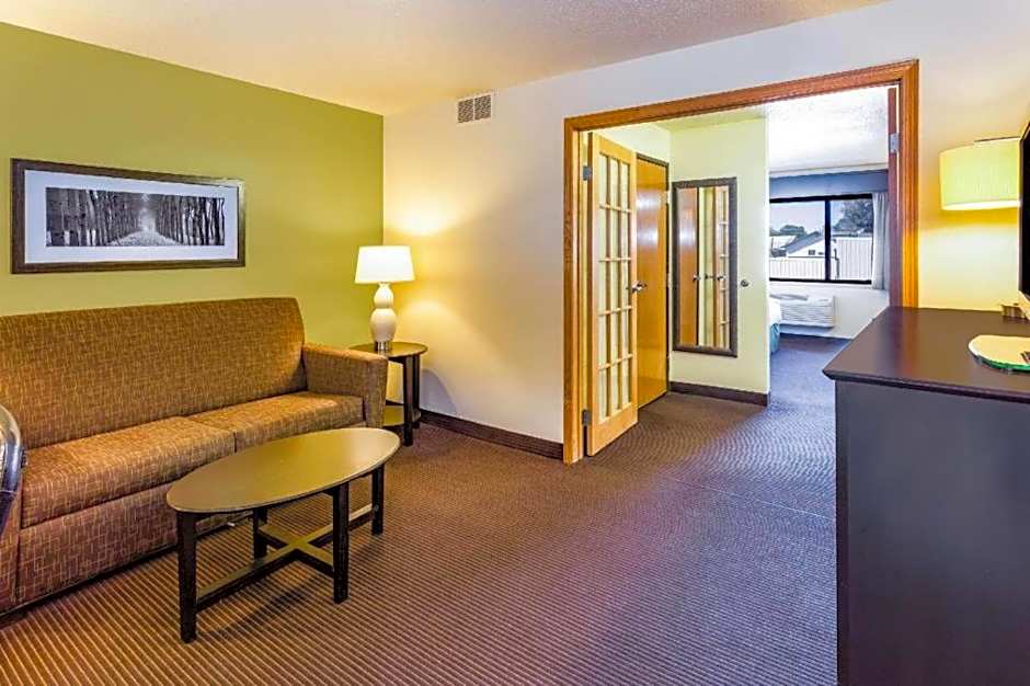 AmericInn by Wyndham Hampton